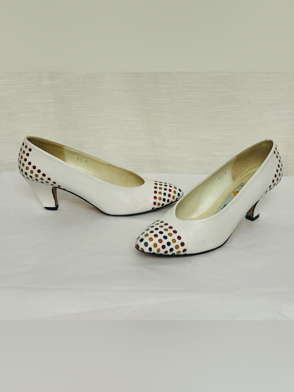 Vintage 1980's Liz Claiborne White Leather Women's Polka Dot Kitten Heel Pumps